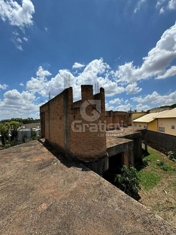 Sobrado em construção no portal dos oitis