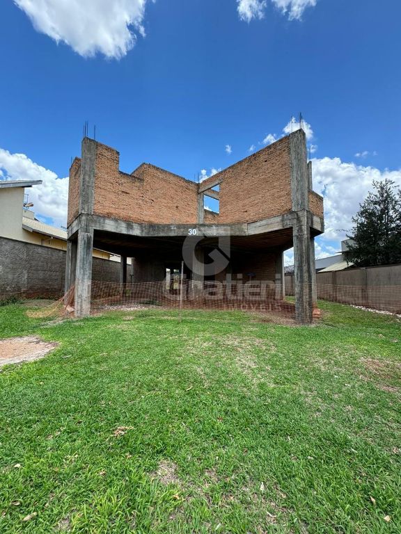 Sobrado em construção no portal dos oitis