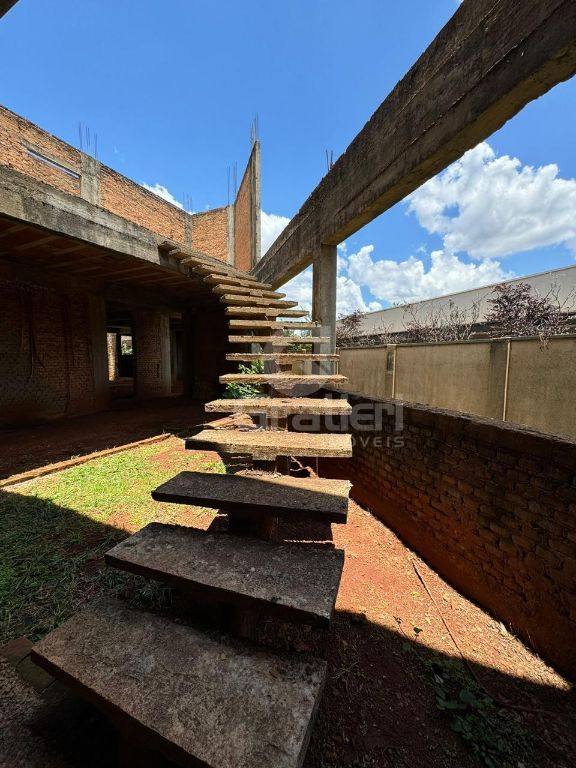 Sobrado em construção no portal dos oitis