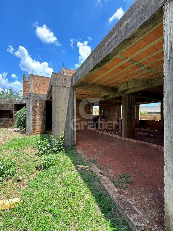 Sobrado em construção no portal dos oitis