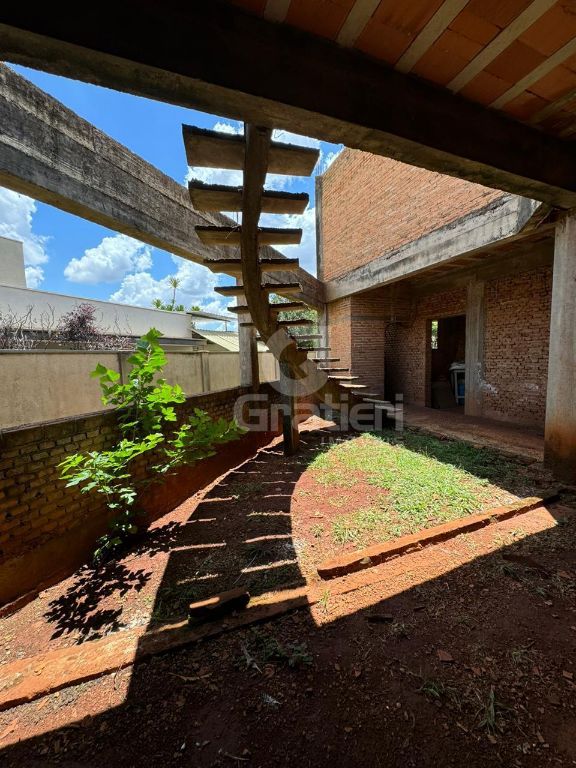 Sobrado em construção no portal dos oitis