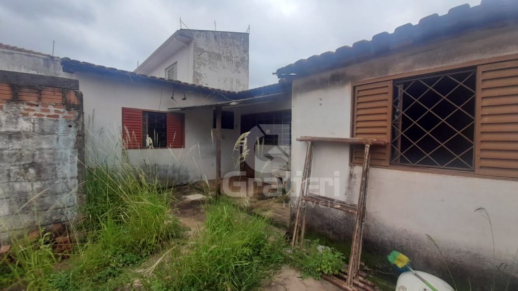 Duas casas para reforma e investimento a 50 m da mauricio ga