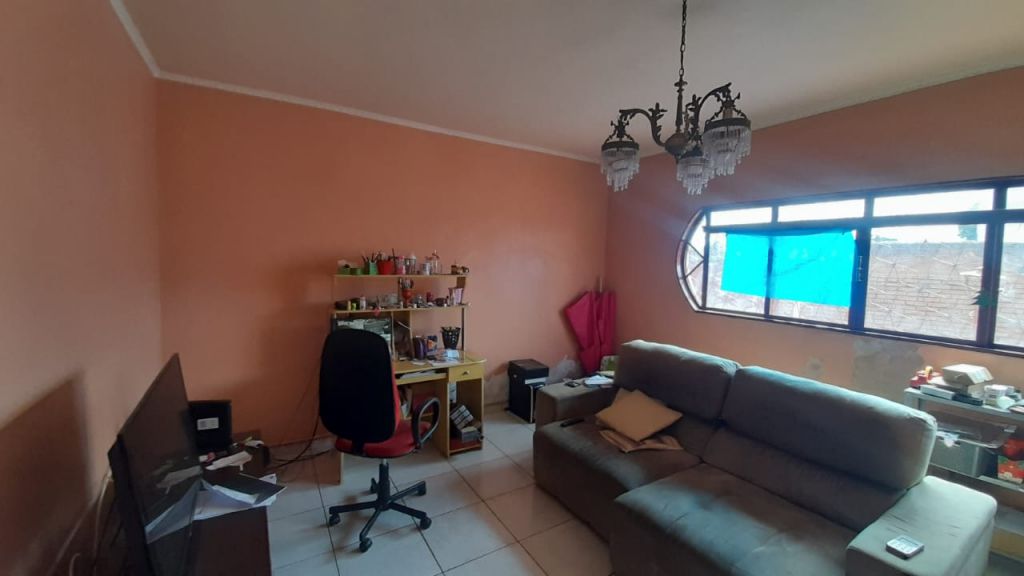 Casa com edícula no jardim água branca