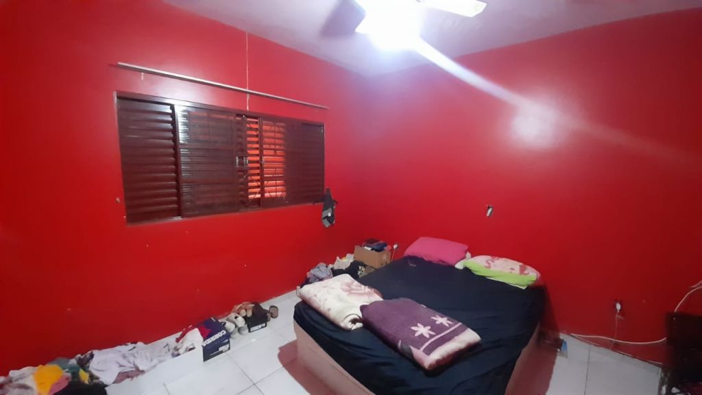 Casa com edícula no jardim água branca