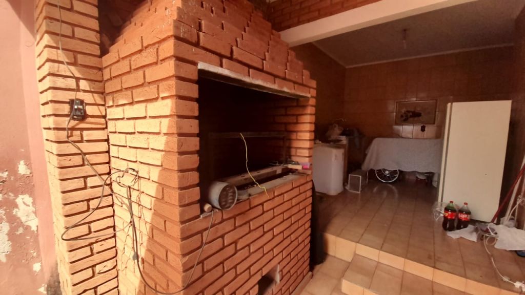 Casa com edícula no jardim água branca