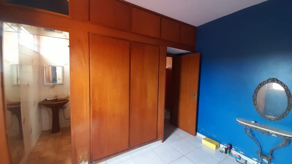 Casa com edícula no jardim água branca