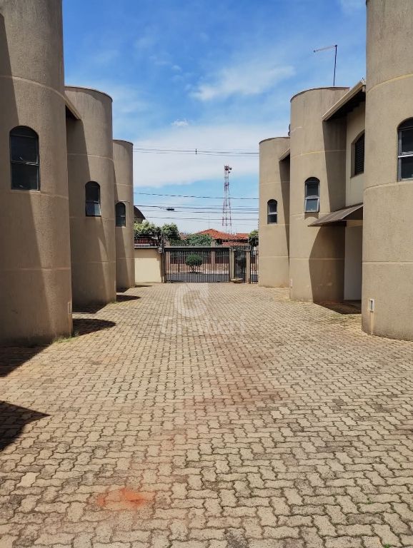 Sobrado à venda no residencial santa sofia