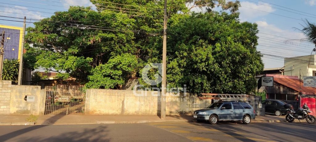 Área comercial na entrada da cidade próximo a igreja do são 