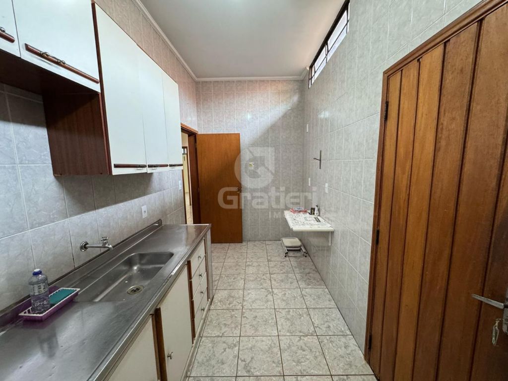 Casa com 3 Dorms, Escritório e Suíte Próx. À Santa Casa