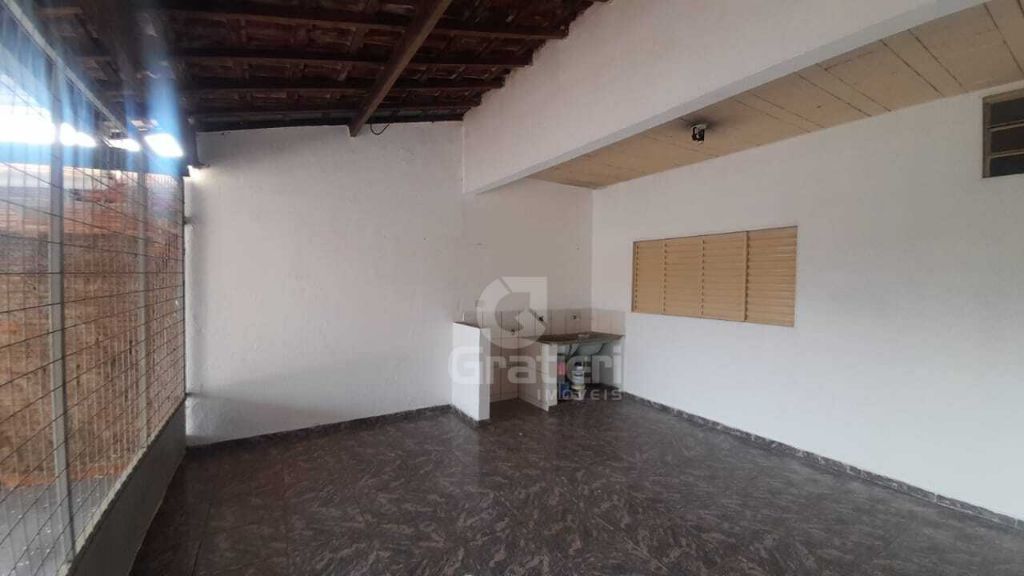 Edicula no adalberto roxo