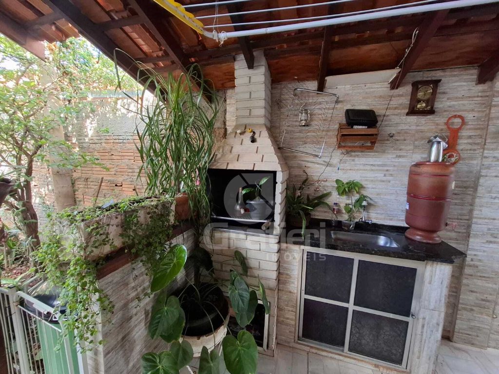 Casa com 3 quartos s/ 2 suítes no maria luiza