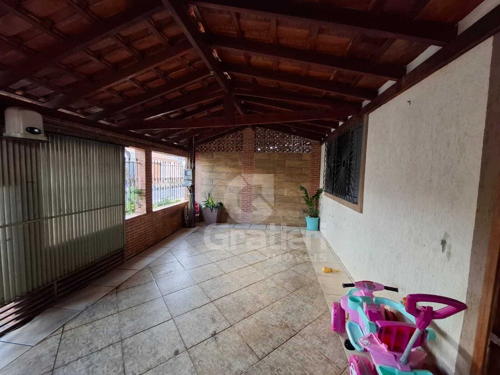 Casa com 3 quartos s/ 2 suítes no maria luiza