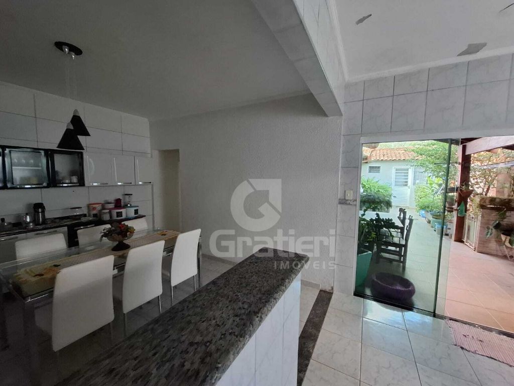 Casa com 3 quartos s/ 2 suítes no maria luiza