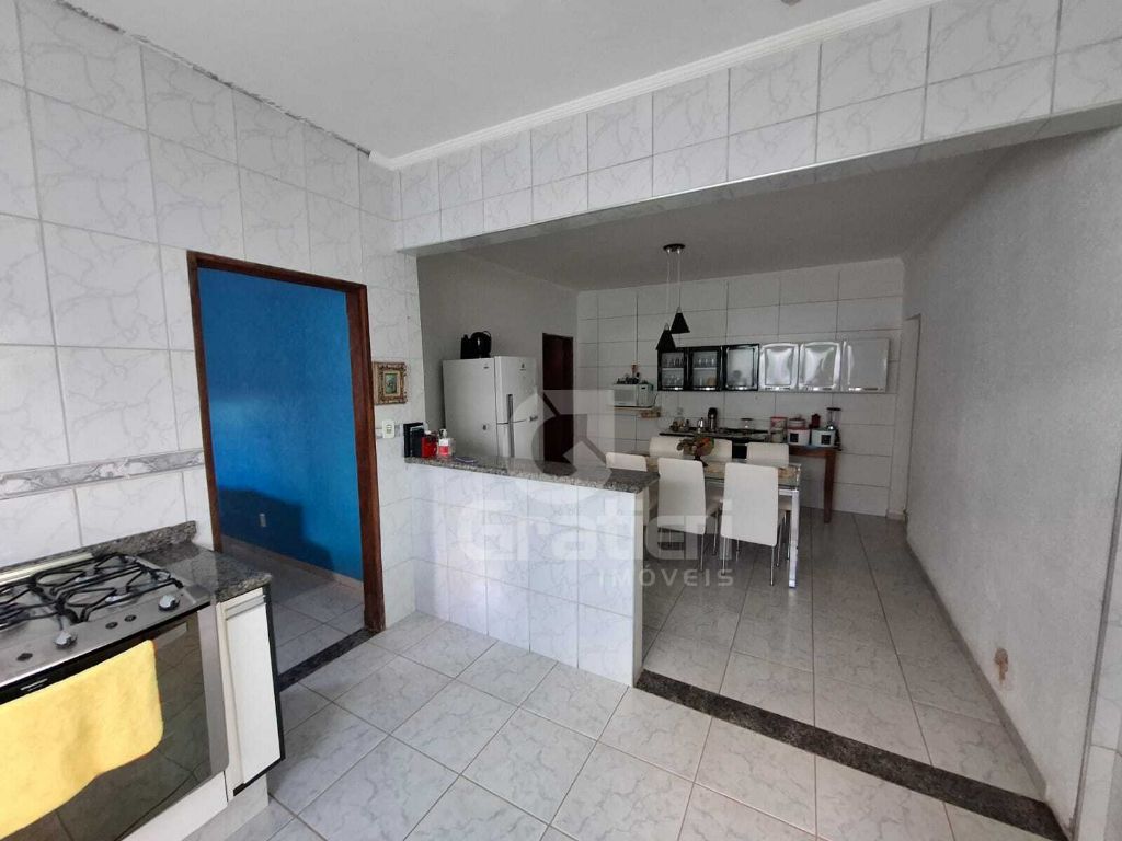 Casa com 3 quartos s/ 2 suítes no maria luiza
