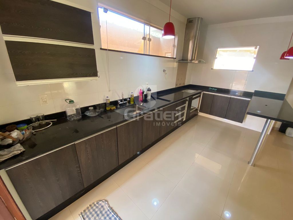 Casa com 4 Dormitórios no Centro, próximo a avenida 36