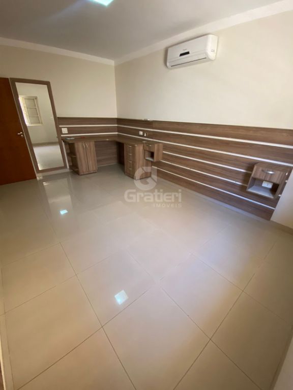 Casa com 4 Dormitórios no Centro, próximo a avenida 36