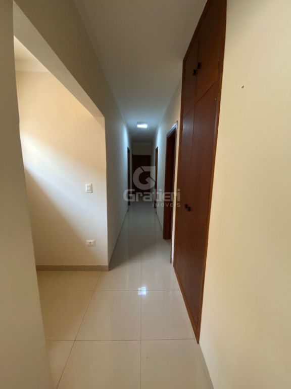 Casa com 4 Dormitórios no Centro, próximo a avenida 36