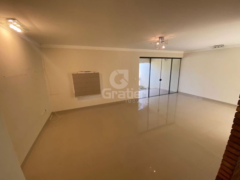 Casa com 4 Dormitórios no Centro, próximo a avenida 36