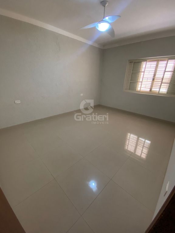Casa com 4 Dormitórios no Centro, próximo a avenida 36