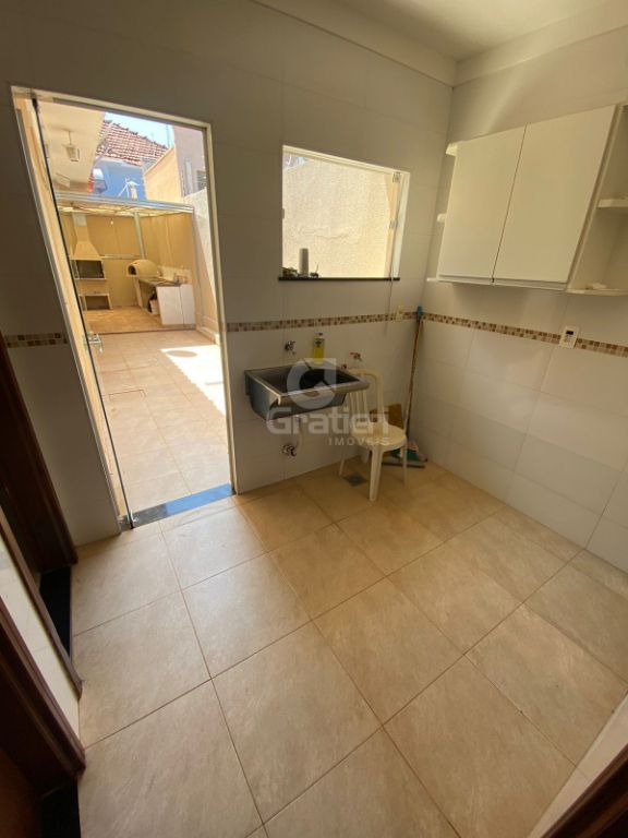 Casa com 4 Dormitórios no Centro, próximo a avenida 36
