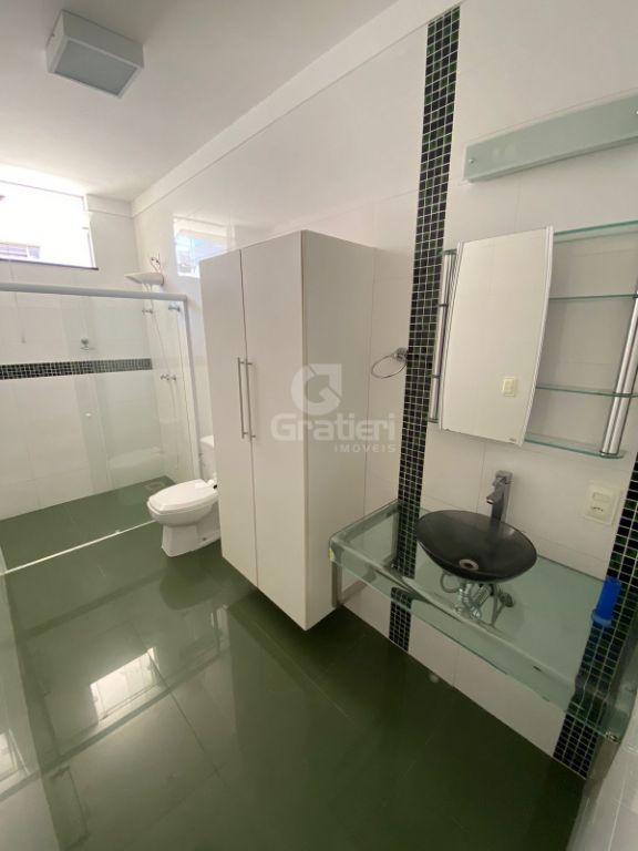 Casa com 4 Dormitórios no Centro, próximo a avenida 36