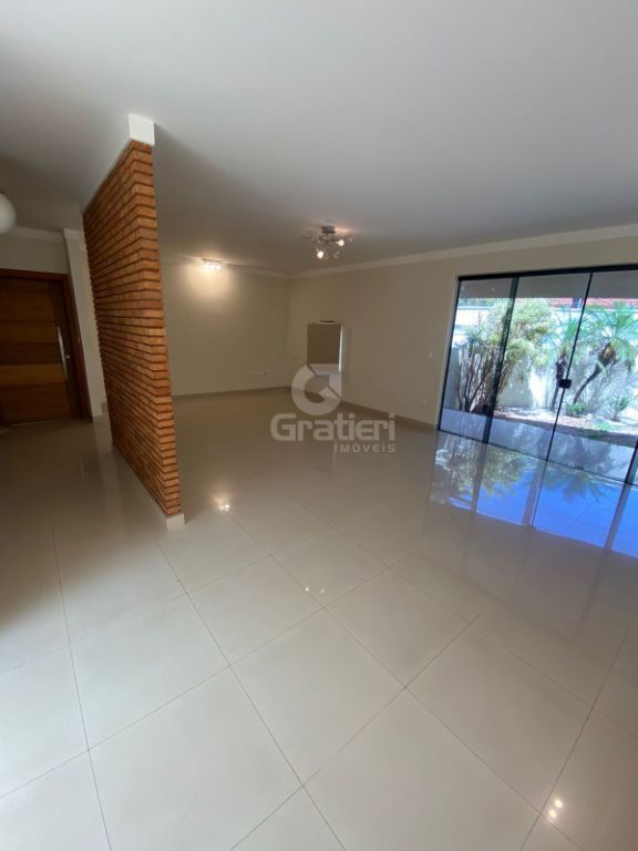 Casa com 4 Dormitórios no Centro, próximo a avenida 36