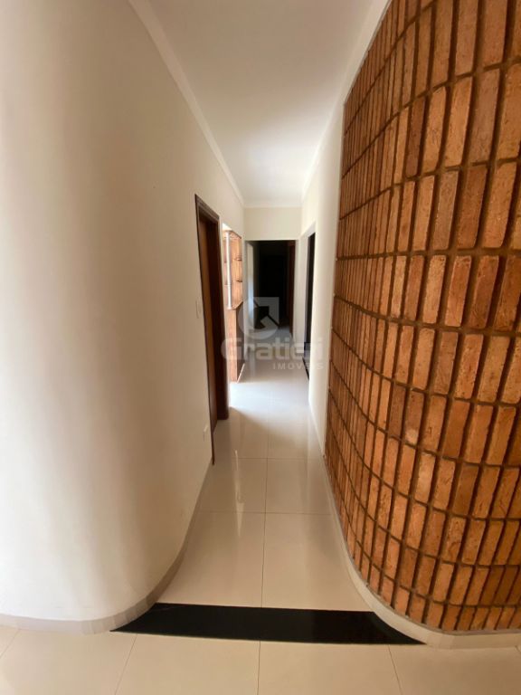 Casa com 4 Dormitórios no Centro, próximo a avenida 36