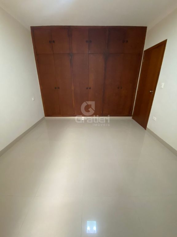 Casa com 4 Dormitórios no Centro, próximo a avenida 36