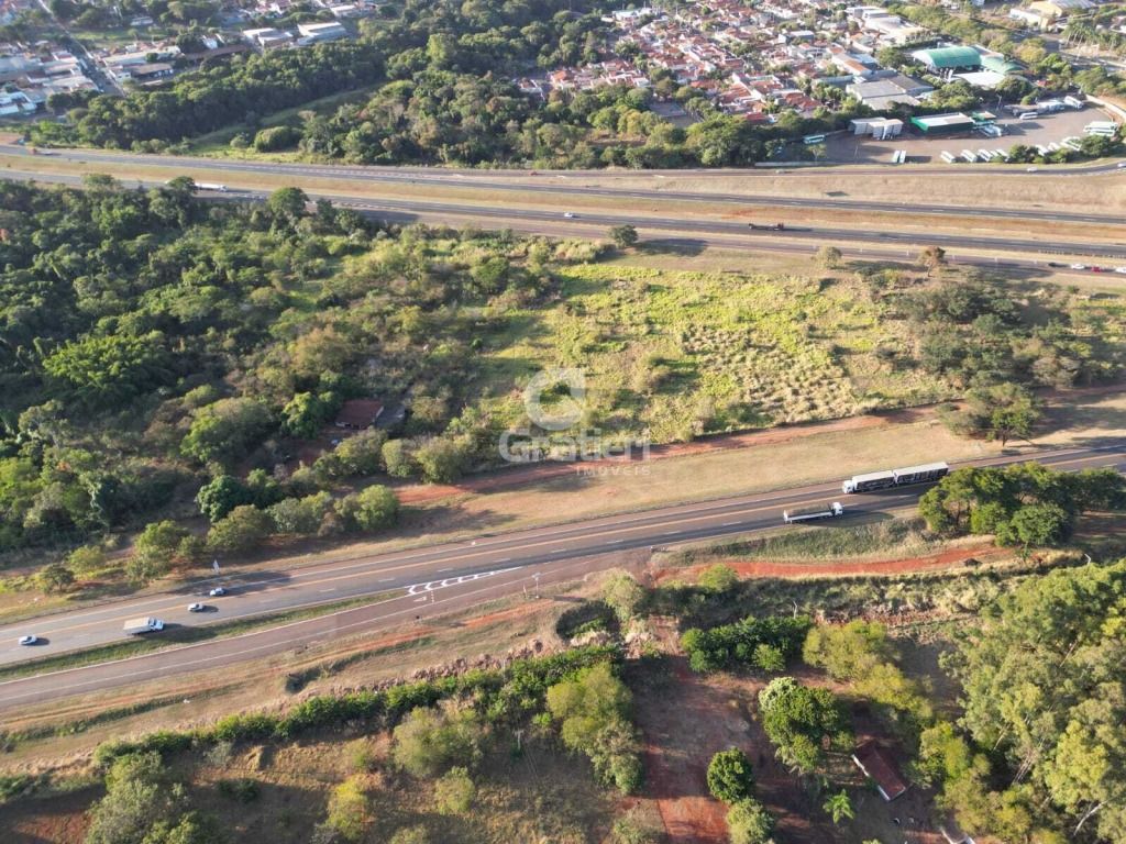 Área comercial, 57 mil m² no trevo da sp 255 com a sp 310