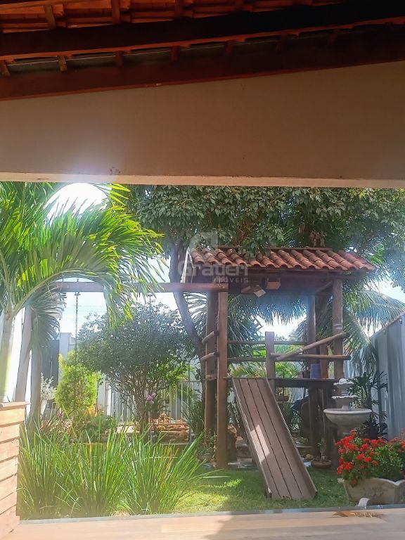 Casa Completa com Área de Lazer Américo Brasiliense