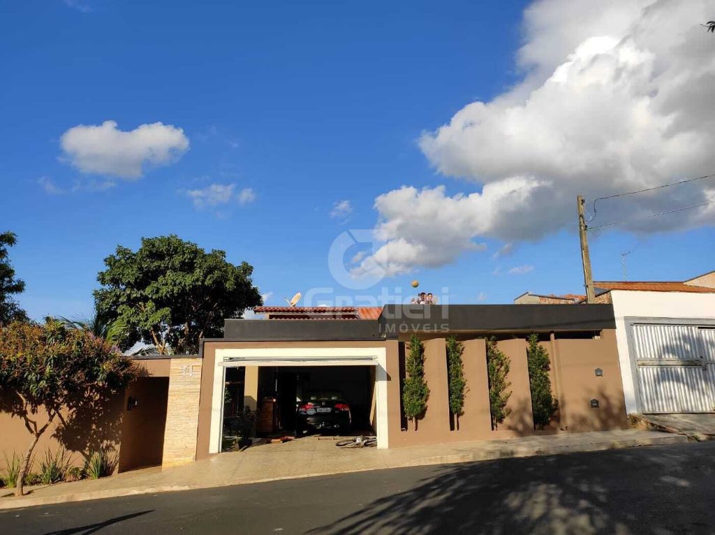 Casa completa com área de lazer – américo brasiliense