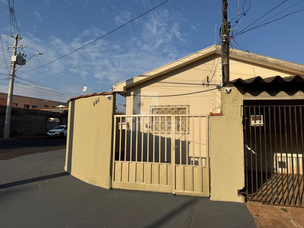 Casa de esquina geminada e reformada – jardim das paineiras,