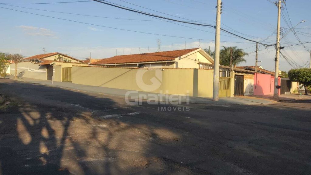 Casa de esquina geminada e reformada – jardim das paineiras,