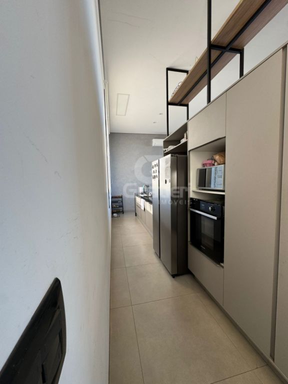Residência de Alto Padrão com 3 Suítes, Piscina Aquecida e Espaço Gourmet no Quinta das Laranjeiras