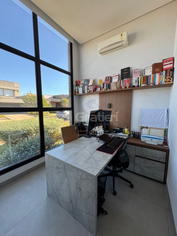 Residência de alto padrão com 3 suítes, piscina aquecida e e