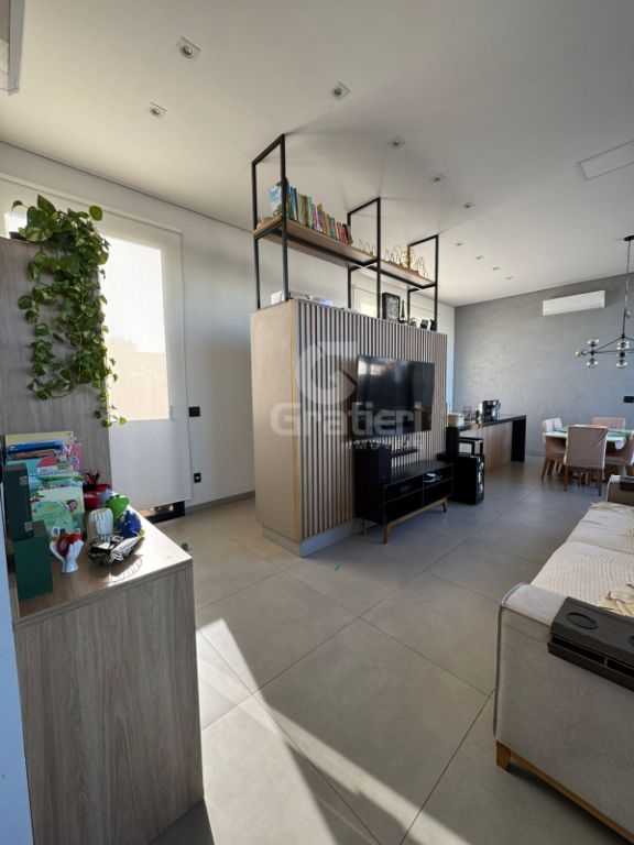 Residência de alto padrão com 3 suítes, piscina aquecida e e