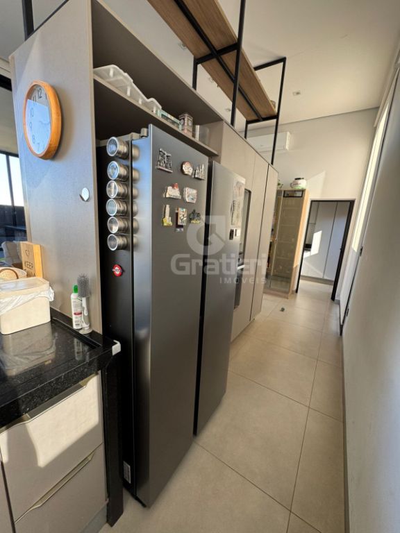 Residência de Alto Padrão com 3 Suítes, Piscina Aquecida e Espaço Gourmet no Quinta das Laranjeiras