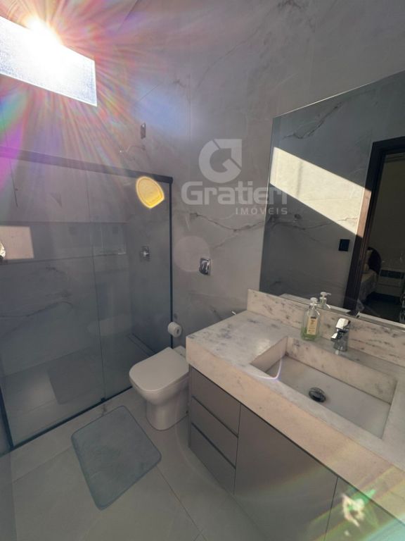 Residência de Alto Padrão com 3 Suítes, Piscina Aquecida e Espaço Gourmet no Quinta das Laranjeiras