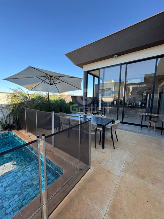 Residência de Alto Padrão com 3 Suítes, Piscina Aquecida e Espaço Gourmet no Quinta das Laranjeiras