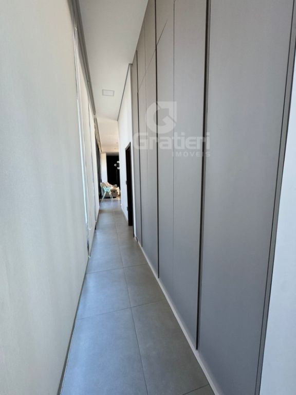 Residência de Alto Padrão com 3 Suítes, Piscina Aquecida e Espaço Gourmet no Quinta das Laranjeiras