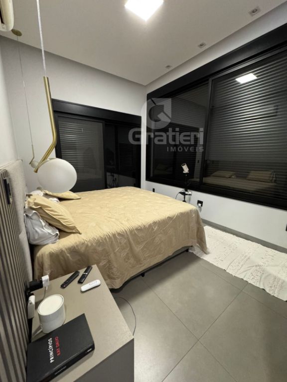 Residência de Alto Padrão com 3 Suítes, Piscina Aquecida e Espaço Gourmet no Quinta das Laranjeiras