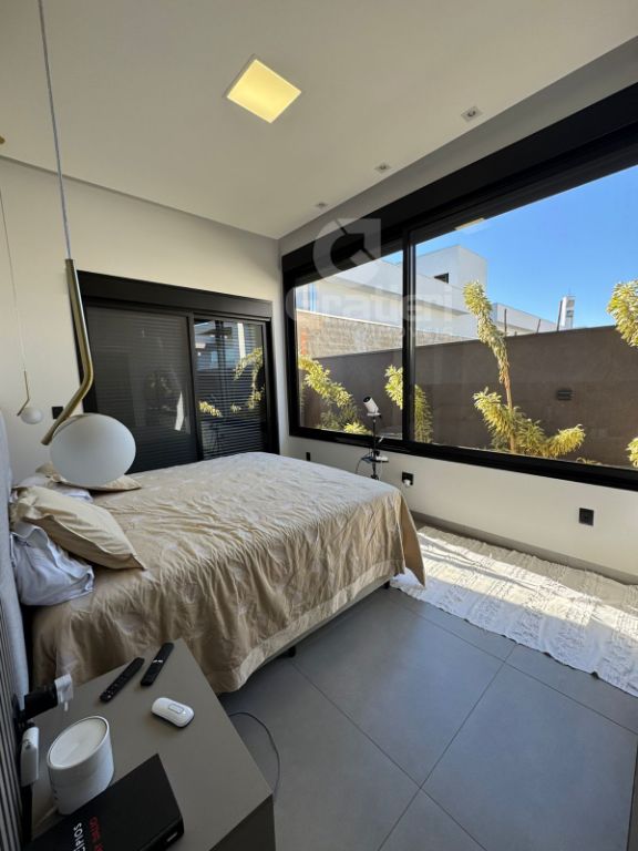 Residência de Alto Padrão com 3 Suítes, Piscina Aquecida e Espaço Gourmet no Quinta das Laranjeiras