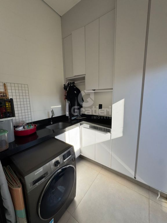 Residência de Alto Padrão com 3 Suítes, Piscina Aquecida e Espaço Gourmet no Quinta das Laranjeiras