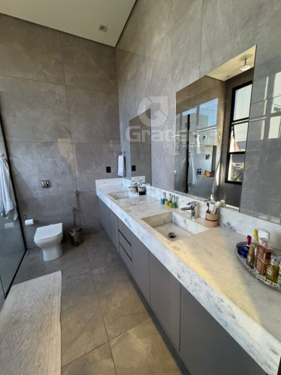 Residência de Alto Padrão com 3 Suítes, Piscina Aquecida e Espaço Gourmet no Quinta das Laranjeiras