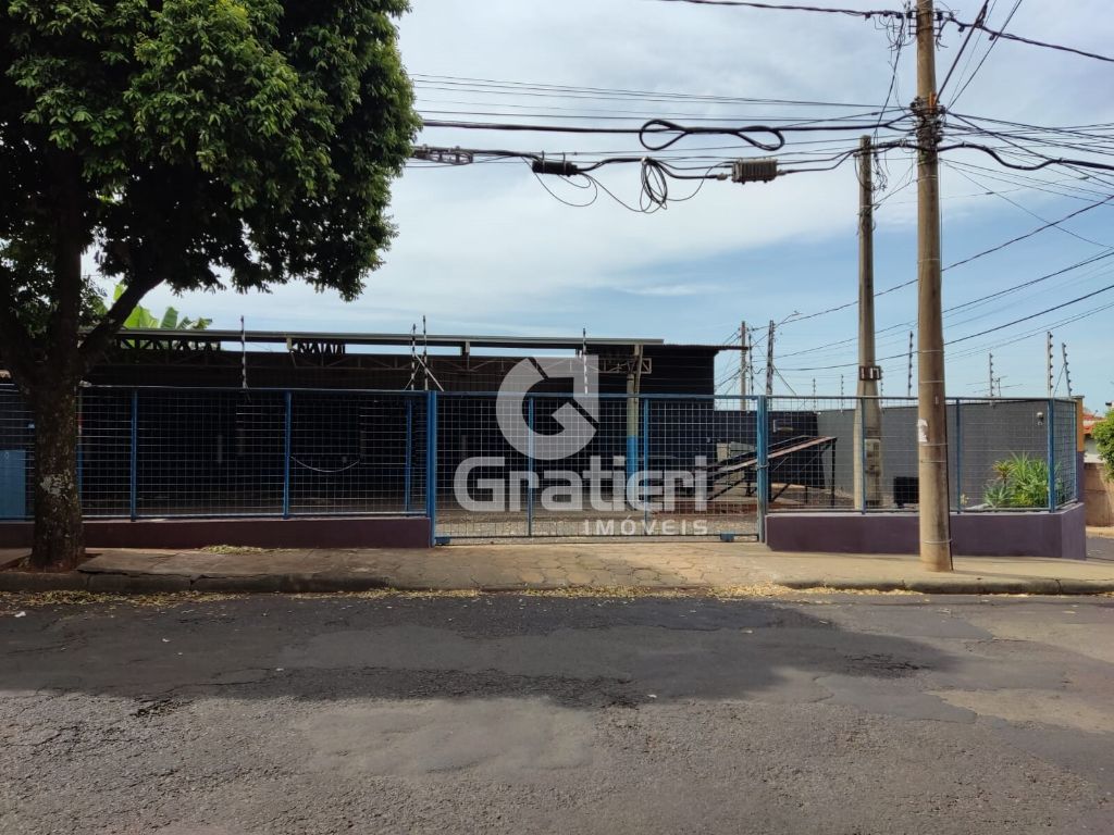 Barracão de esquina no são josé