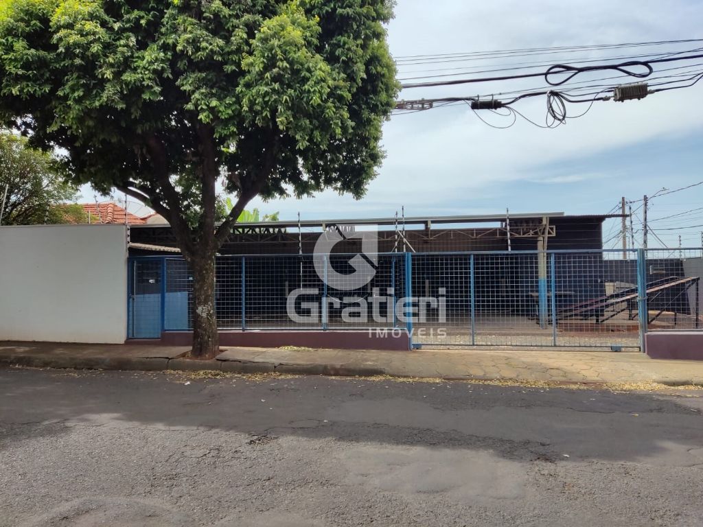 Barracão de esquina no são josé