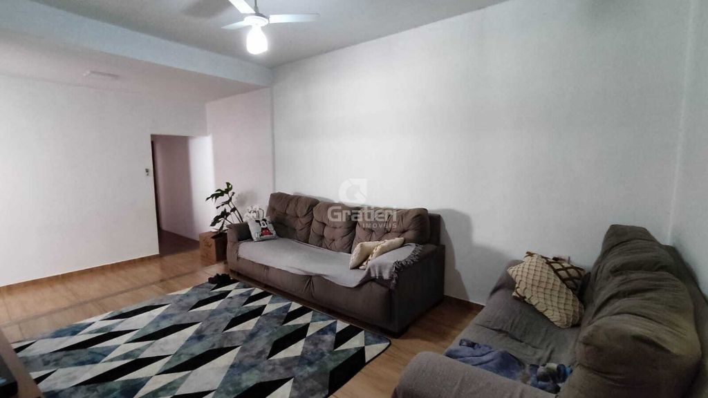 Casa ampla à venda no quitandinha