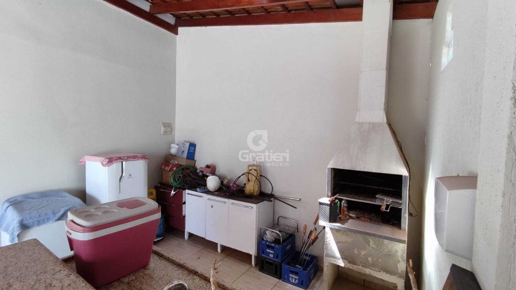Casa ampla à venda no Quitandinha