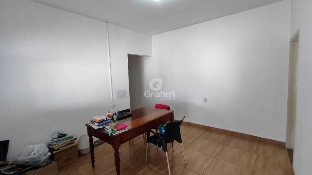 Casa ampla à venda no quitandinha