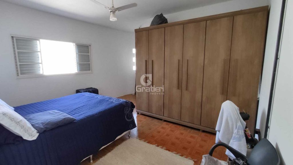 Casa ampla à venda no quitandinha